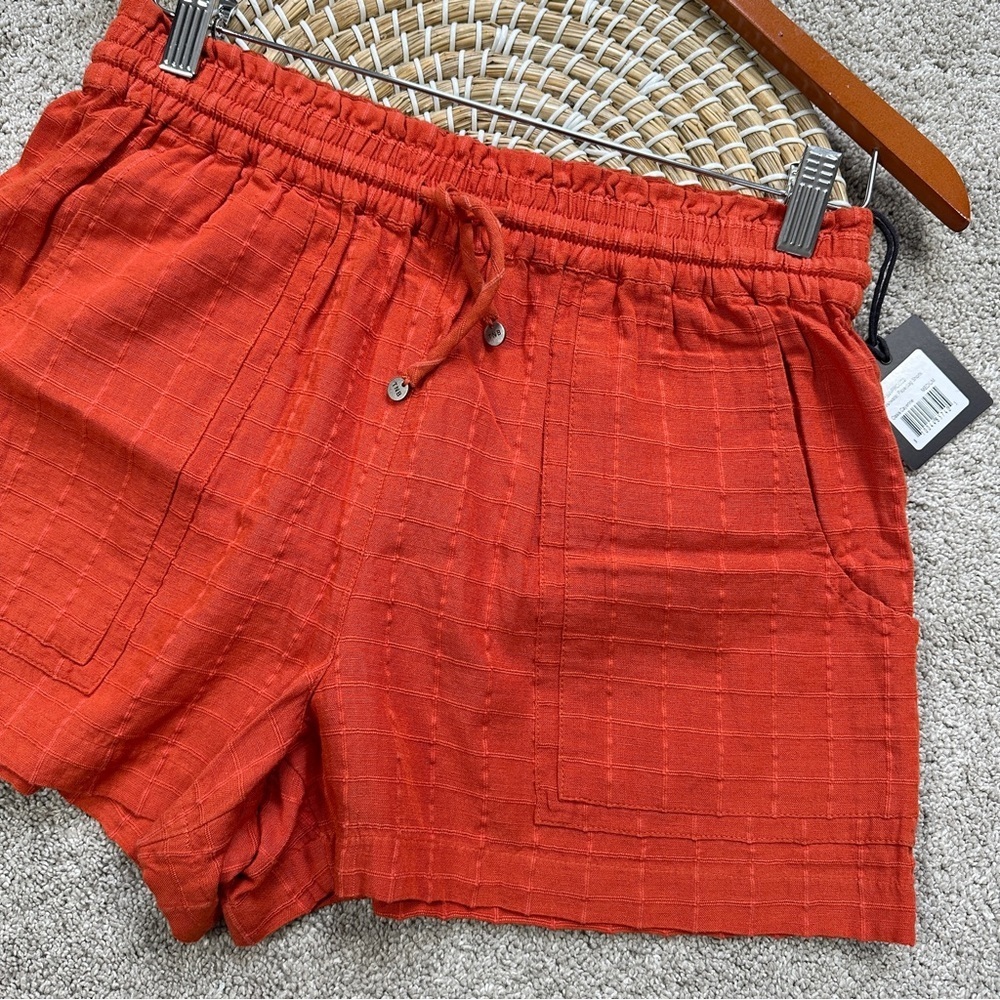 NWT The Normal Brand Women’s Freshwater Paperbag Shorts in Oasis Cayenne Size M - Picture 5 of 13